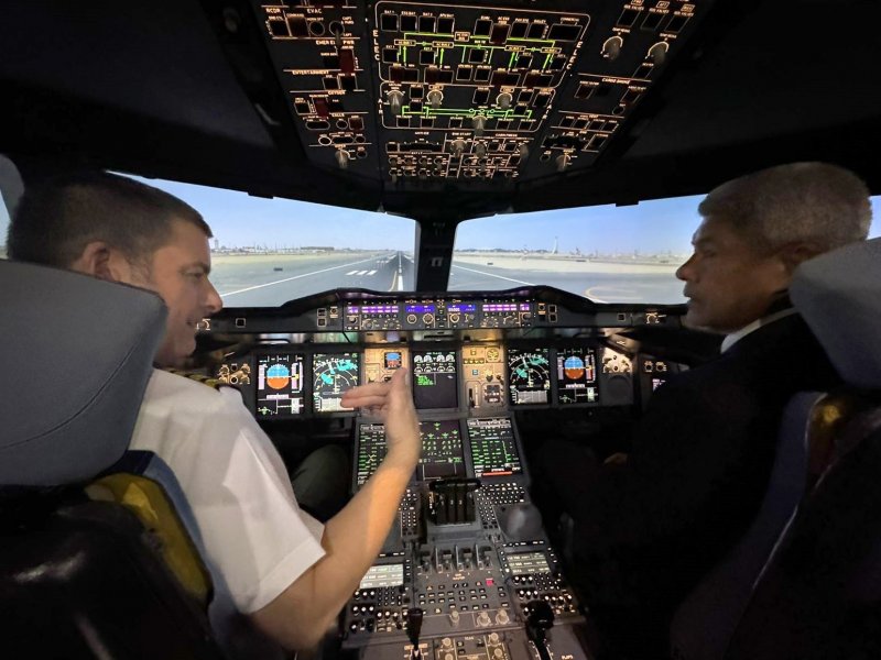 Imagem de Jerônimo negocia voo direto entre Salvador e Abu Dhabi durante viagem ao Oriente Médio
