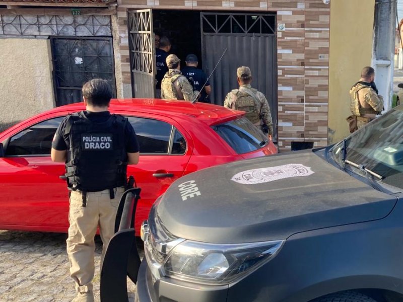 Imagem de Sete envolvidos com tráfico de drogas e homicídios são presos em Dias D’Ávila  
