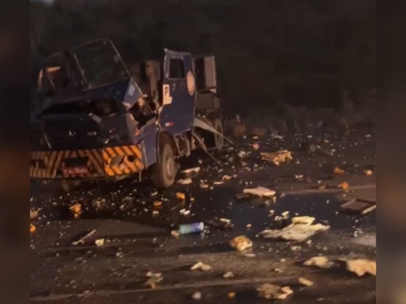 Imagem de Vídeo: homens explodem carro forte na BR-324