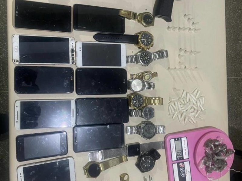 Imagem de Adolescente é apreendido pela PM com arma falsa e produtos roubados em Salvador
