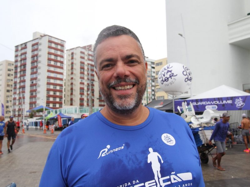 Imagem de Diretor da Salvador FM, Tony Oliveira comemora sucesso da rádio e destaca proximidade com público: 'a gente fica feliz'
