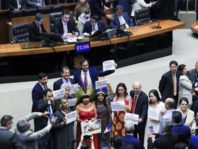 Imagem de Congresso derruba veto de Lula e mantém marco temporal indígena