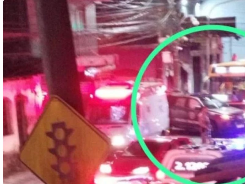 Imagem de PM fica ferido após acidente envolvendo ònibus e viatura da Rondesp no bairro Uruguai
