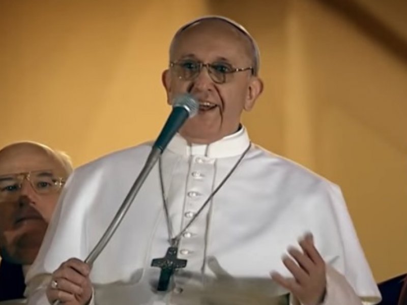 Imagem de Papa Francisco é vítima de ataques após benção a casais gays: "servo de Satanás"