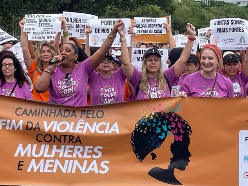 Imagem de Lula sanciona lei que protege mulheres de violência em bares e shows