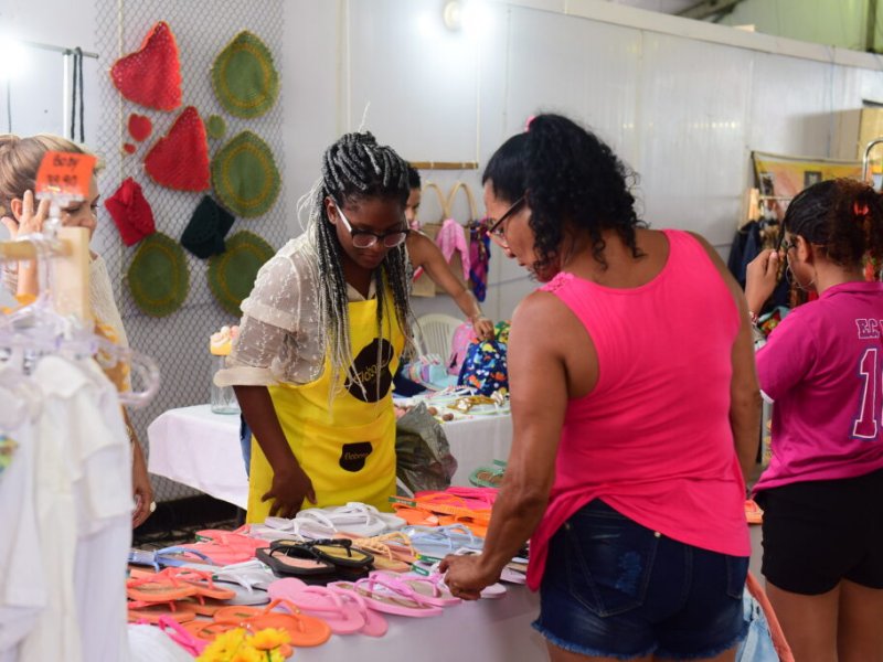 Imagem de Feira do Empreendedorismo atrai público com produtos artesanais no Festival Virada 