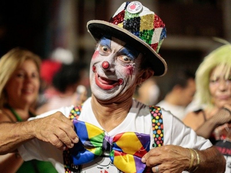 Imagem de Movimento 'Palhaços do Rio Vermelho' abre festejos da folia momesca de Salvador