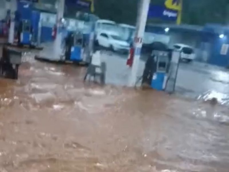 Imagem de Vídeo: Ilhéus registra alagamentos e falta de energia devido às fortes chuvas