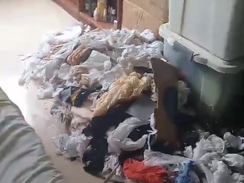 Imagem de Filho é preso por maus-tratos contra a mãe de 81 anos no Politeama; vídeo mostra sujeira em apartamento 