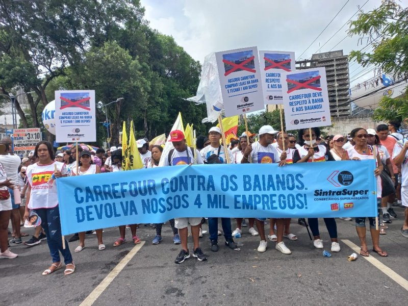 Imagem de Trabalhadores organizam protesto em Salvador contra 4 mil demissões no Carrefour 