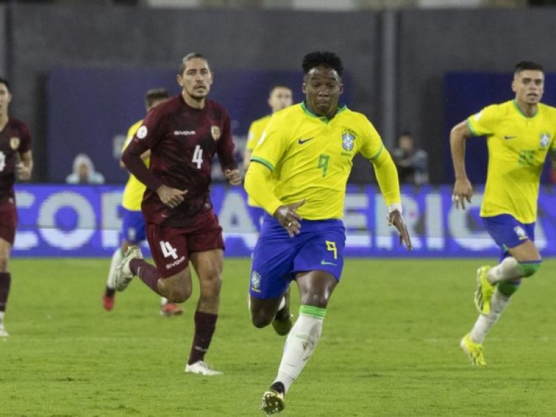 Imagem de Pai de promessa do futebol é vítima de racismo em jogo da Seleção Brasileira; assista