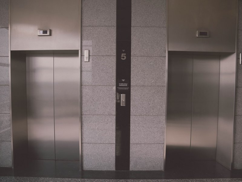Imagem de Projeto na AL-BA quer proibir diferença entre elevadores social e de serviço para combater discriminação e racismo