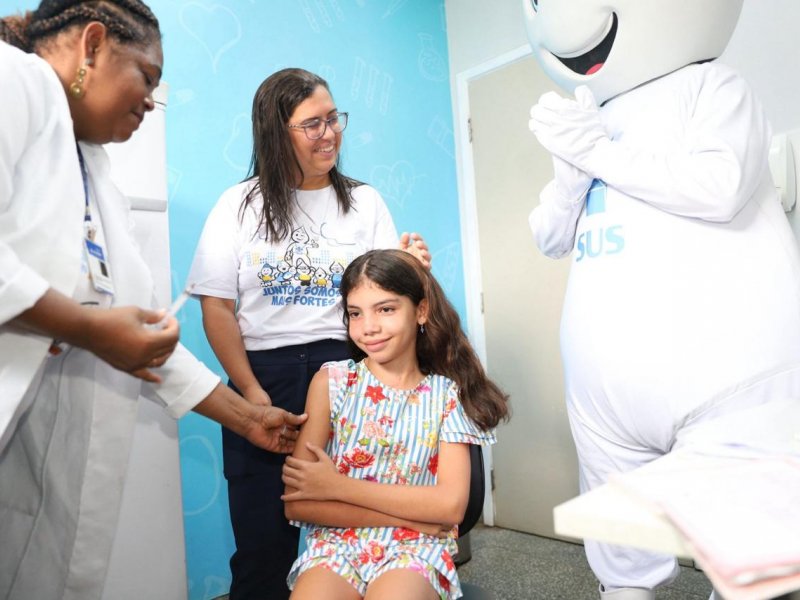 Imagem de Primeiro dia de vacinação contra dengue em Salvador aplica mais de 750 doses em adolescentes