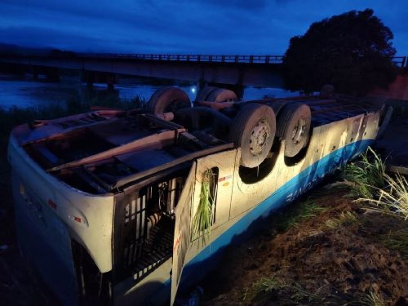 Imagem de Acidente com ônibus da empresa Novo Horizonte deixa cinco mortos no interior da Bahia
