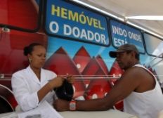 Imagem de Unidade móvel da Hemoba recebe doadores em shopping da capital