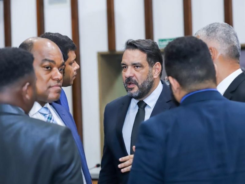 Imagem de Bancada de Oposição na AL-BA presta solidariedade ao deputado Fabrício Falcão