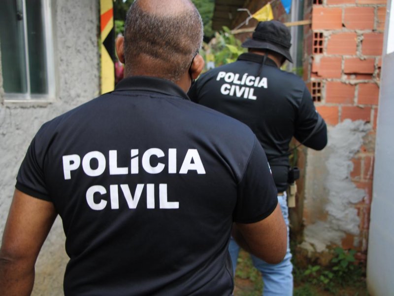 Imagem de Polícia estoura cativeiro e liberta vítimas de sequestro em Lauro de Freitas; suspeito morre em confronto