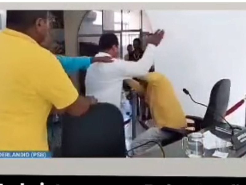 Imagem de Plenário ou ringue? Vereadores trocam socos em Mundo Novo, na Bahia