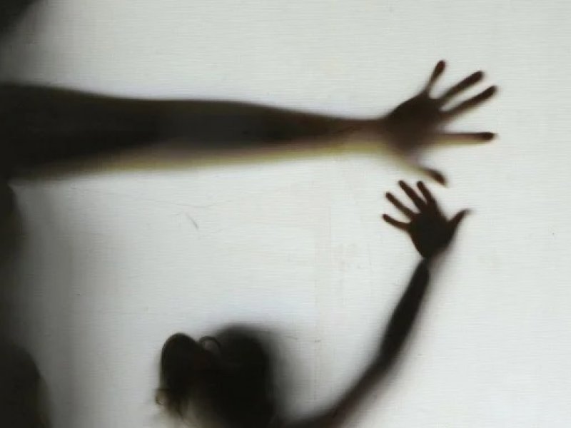 Imagem de Homem é condenado a mais de 35 anos de prisão pelo estupro da própria filha 