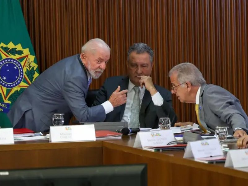 Imagem de Lula cobra de ministros mais viagens e defesa do governo em meio a queda de popularidade