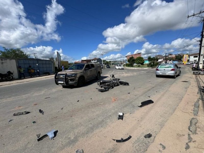 Imagem de PMs da escolta do vice-governador Geraldo Júnior sofrem acidente de trânsito em Ipiaú