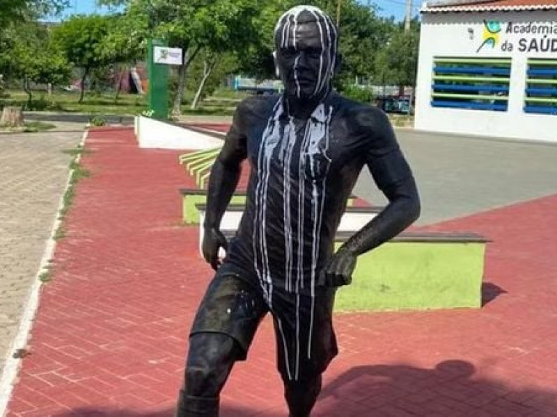 Imagem de Ministério Público analisa pedido de retirada de estátua de Daniel Alves