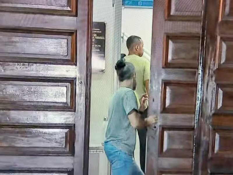 Imagem de Robinho é preso em Santos pela Polícia Federal e vai cumprir pena de 9 anos