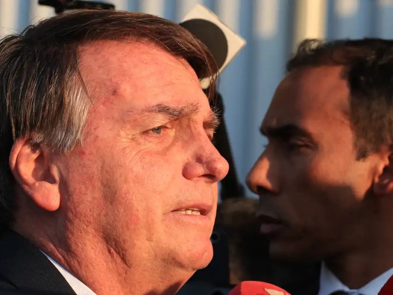 Imagem de Bolsonaro diz ao STF que seria "ilógico" pedir asilo a embaixador