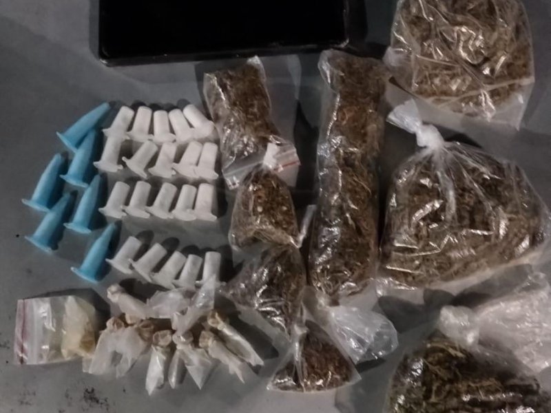 Imagem de Homem é preso com drogas no Alto de Ondina