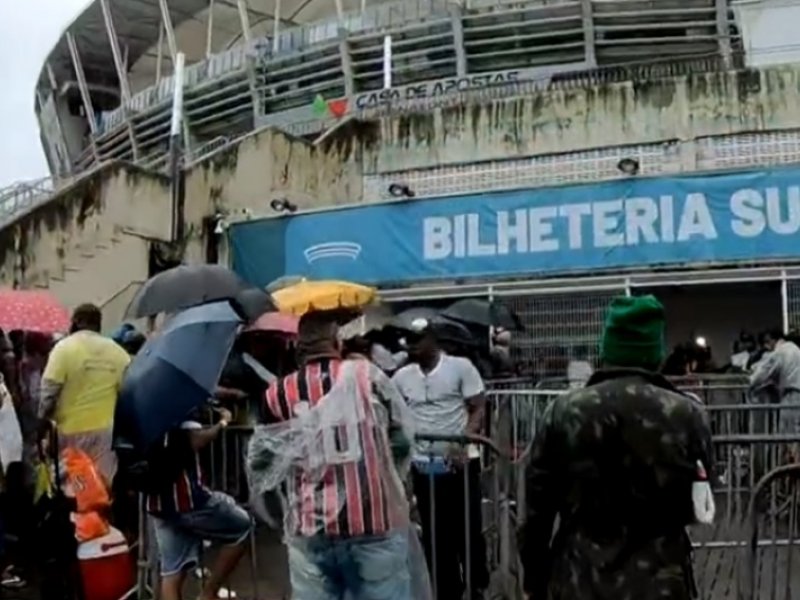 Imagem de Torcida do Bahia faz fila para garantir últimos ingressos para o Ba-Vi; ASSISTA