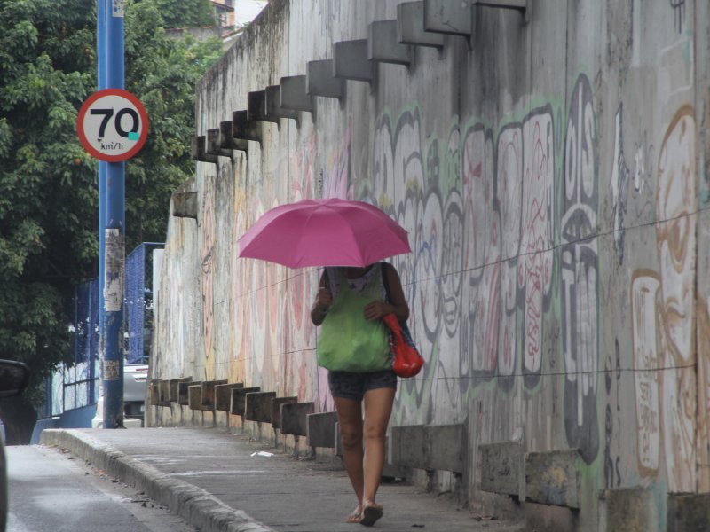 Imagem de Tempo fechou: previsão do fim de semana é de chuva e trovão em Salvador  