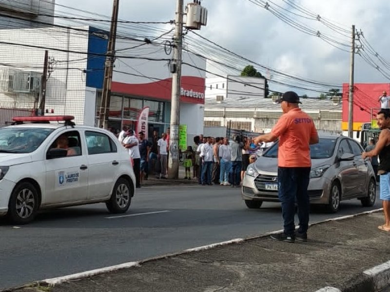 Imagem de Vídeo: rodoviários realizam protesto na Estrada do Coco