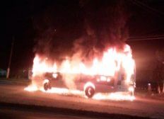 Imagem de Ônibus é incendiado após morte de dois suspeitos em Itabuna