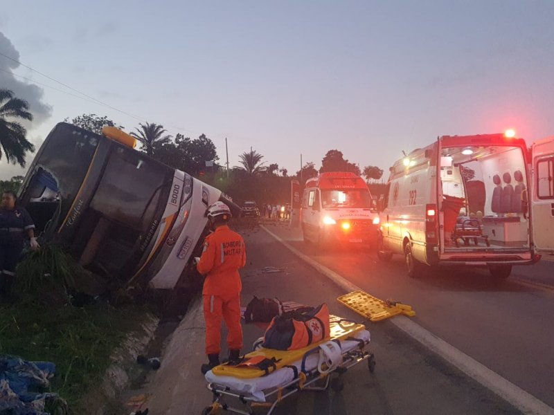 Imagem de Vítimas de acidente com ônibus no extremo sul da Bahia são identificadas