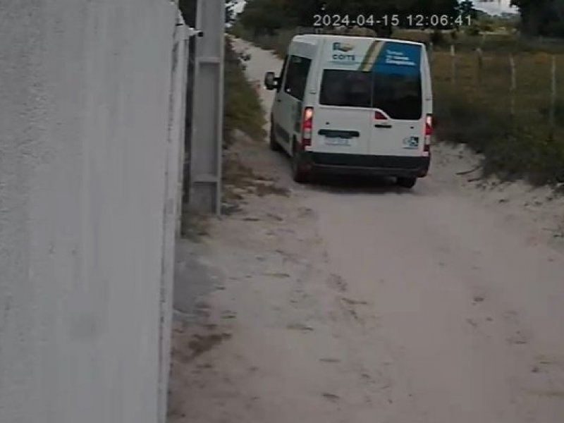 Imagem de VÍDEO: Criança é atropelada por van da prefeitura de Conceição do Coité