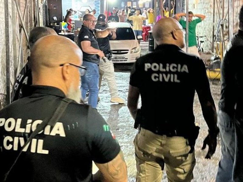 Imagem de Polícia Civil cumpre mandado de prisão durante Micareta de Feira