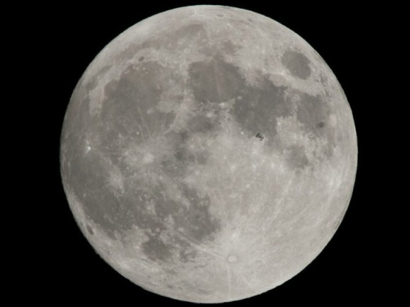 Imagem de Fenômeno ‘Lua Cheia Rosa’ pode ser vista em todo Brasil nesta terça-feira 