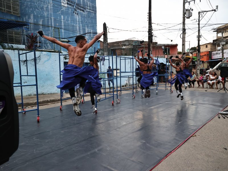 Imagem de Espetáculo 'Homens de Ogum' é apresentado em praças de Salvador durante Circuito da Dança