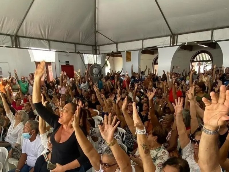Imagem de Após rejeitarem proposta do governo, professores aprovam paralisação para próxima semana na Bahia