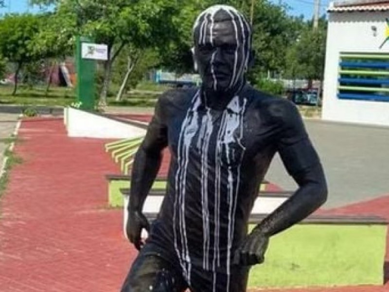 Imagem de MP recomenda retirada da estátua de Daniel Alves em Juazeiro 