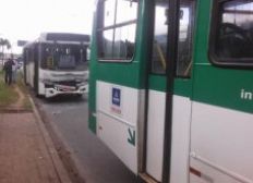 Imagem de Acidente entre ônibus deixa oito pessoas feridas na Paralela
