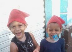 Imagem de Um mês após incêndio, corpos de crianças mortas são levados para Cachoeira
