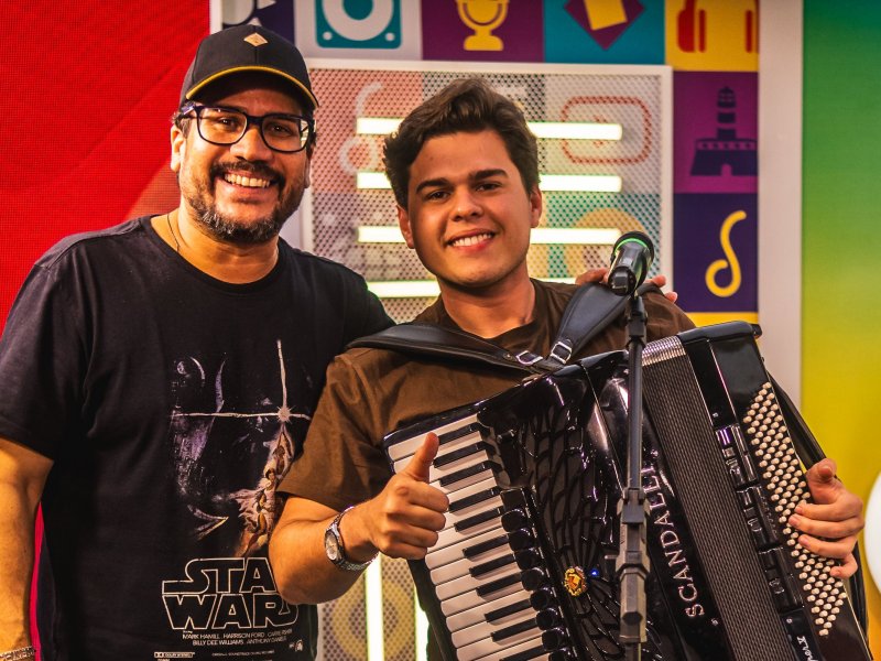 Imagem de Jobim Araújo leva forró e carisma ao Pida! Music