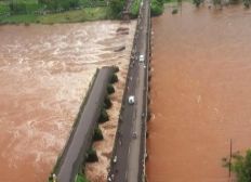 Imagem de Queda de ponte na Índia deixa 22 pessoas desaparecidas