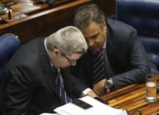 Imagem de Senadores abrem mão de discursos para agilizar sessão de impeachment de Dilma