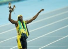 Imagem de Bolt vence os 100m no Rio e é o primeiro tricampeão da história