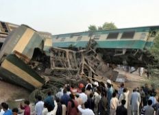 Imagem de Choque de trens deixa quatro mortos e 100 feridos no Paquistão