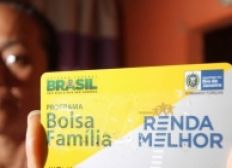 Imagem de Beneficiários do Bolsa Família doaram R$ 16 milhões a campanhas políticas, segundo TSE  