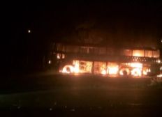Imagem de Ônibus de dupla sertaneja é incendiado em Ribeirão das Neves