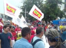 Imagem de Dia Nacional de Mobilização: Trabalhadores protestam em frente ao Shopping da Bahia